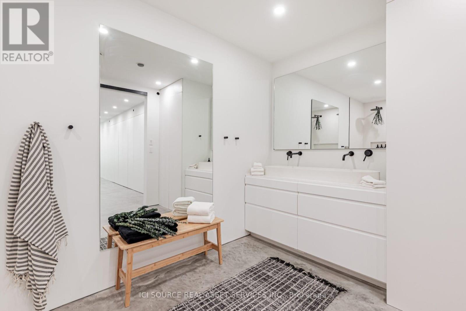 44 MASSEY STREET - 39