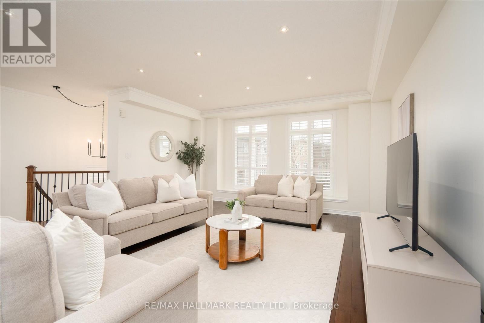 23 MASTWOOD CRESCENT - 10