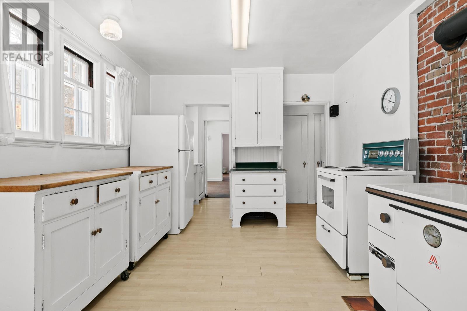 5661 Ogilvie Street - 17