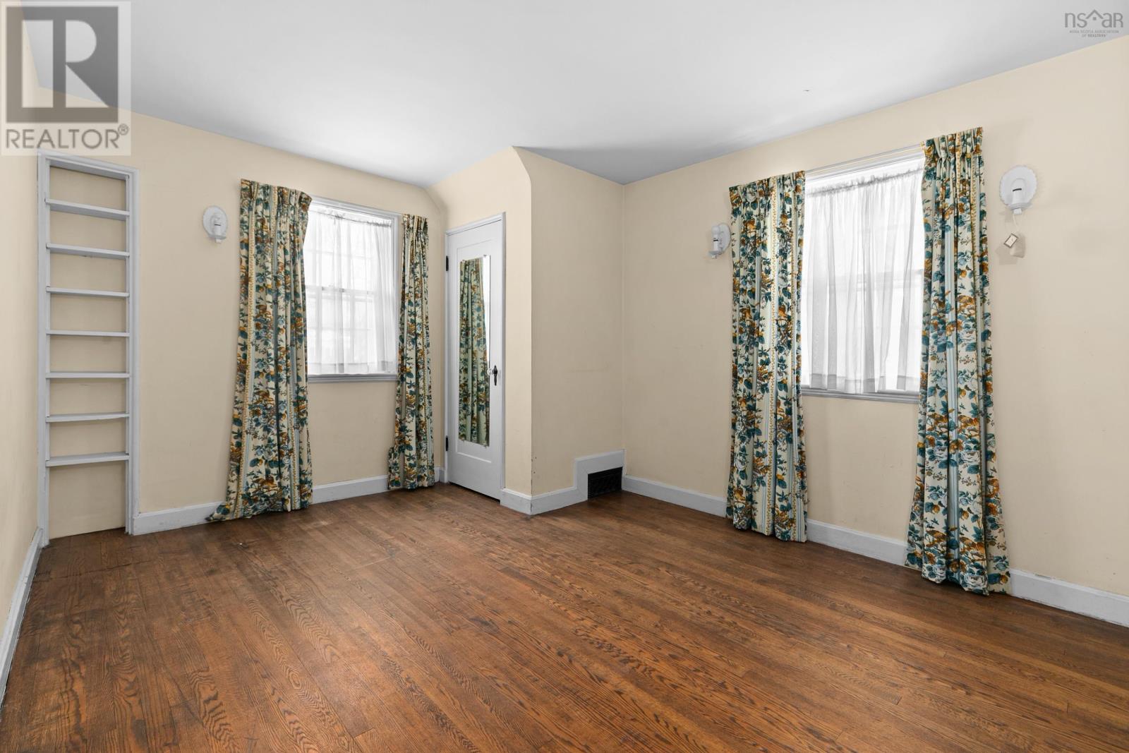5661 Ogilvie Street - 28