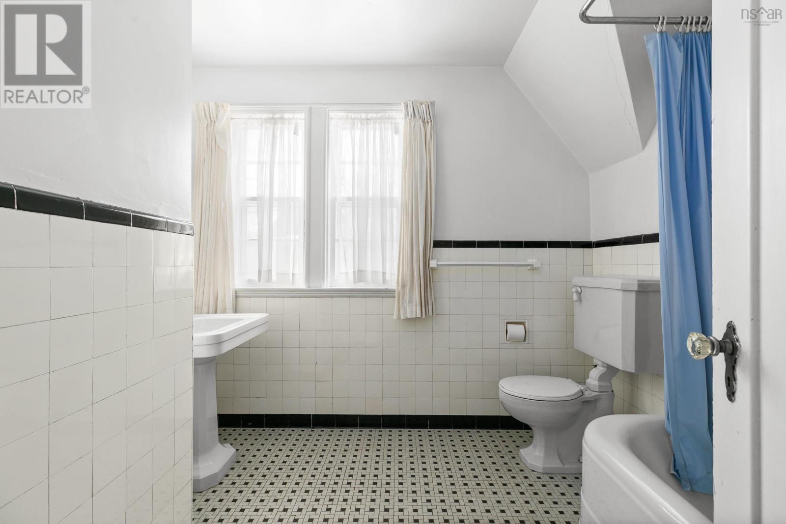 5661 Ogilvie Street - 31