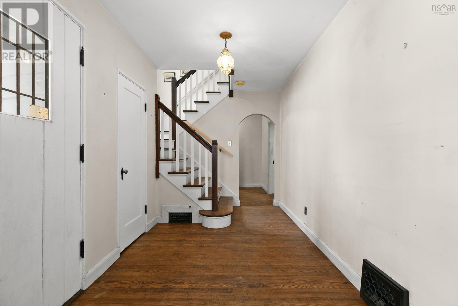 5661 Ogilvie Street - 11