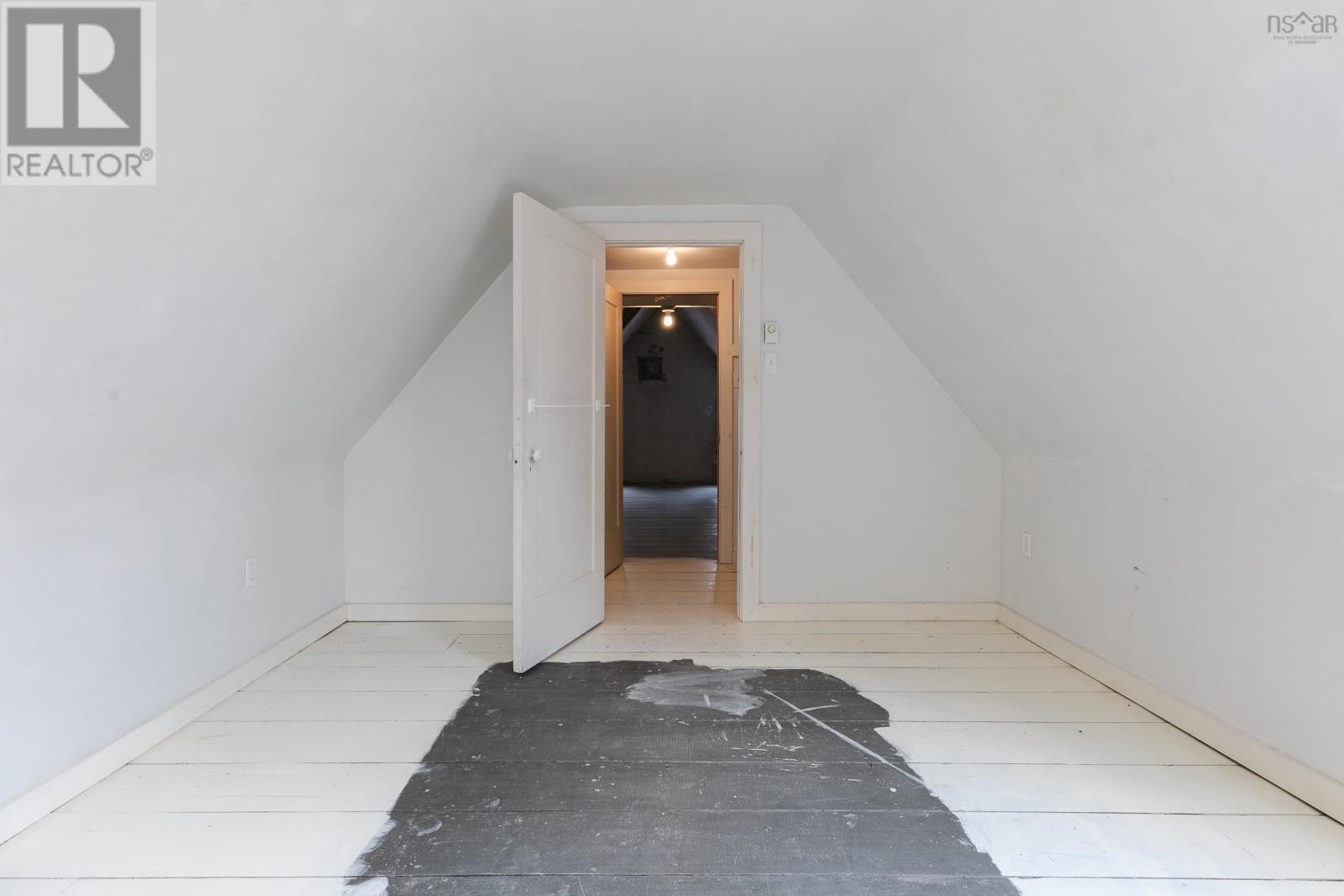 5661 Ogilvie Street - 33