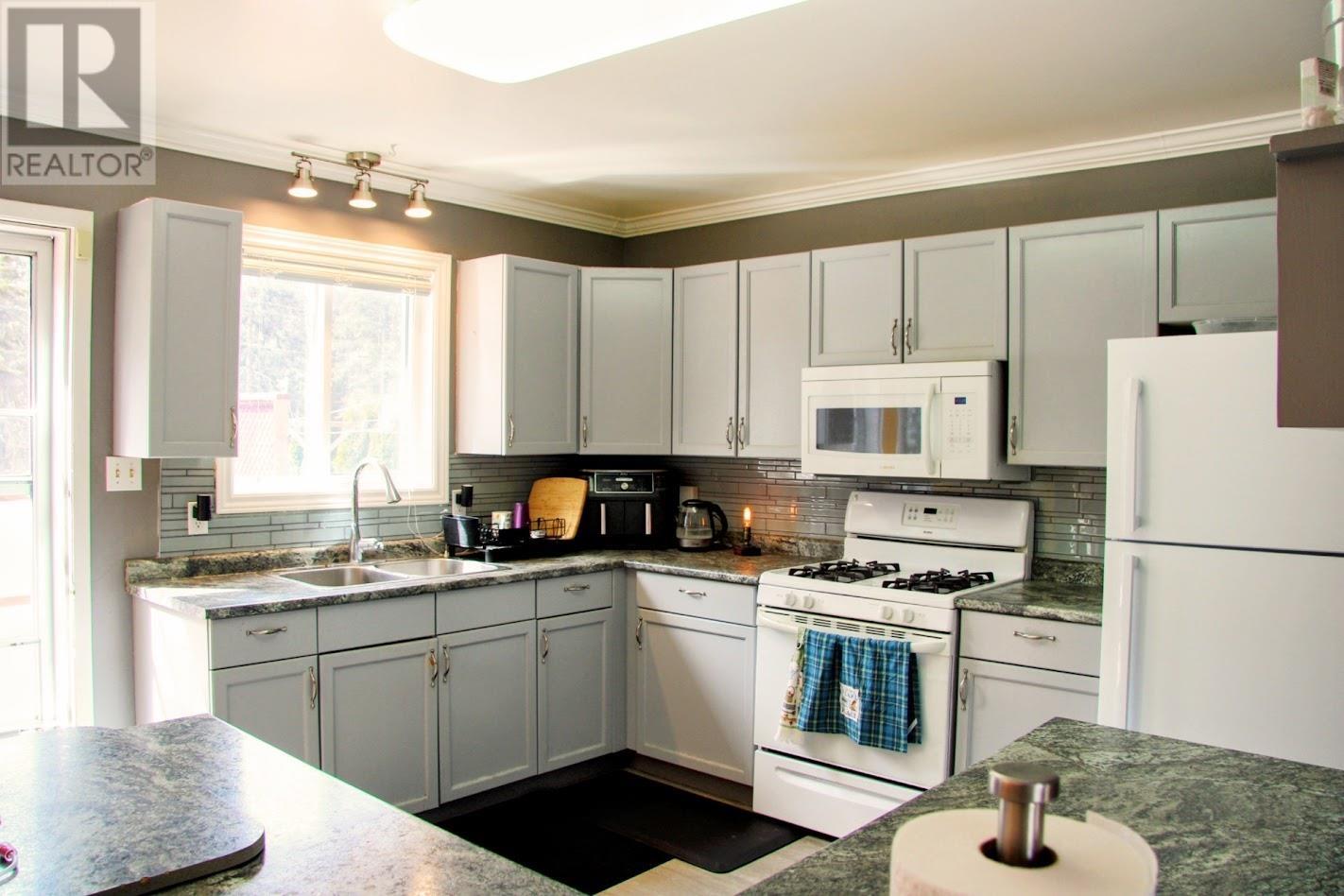 33 Radisson CRES, Marathon, Ontario, P0T2E0 — Photo 2