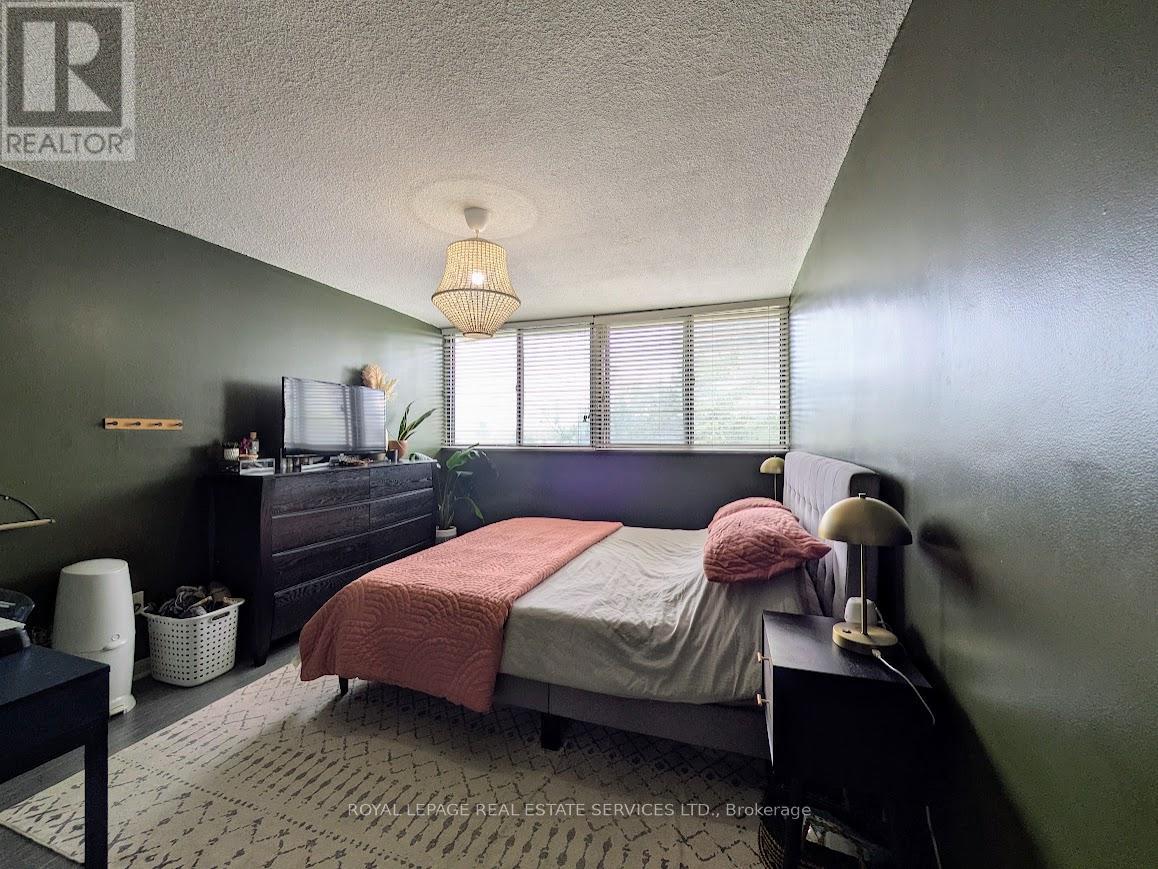 #325 1300 MARLBOROUGH COURT - 18