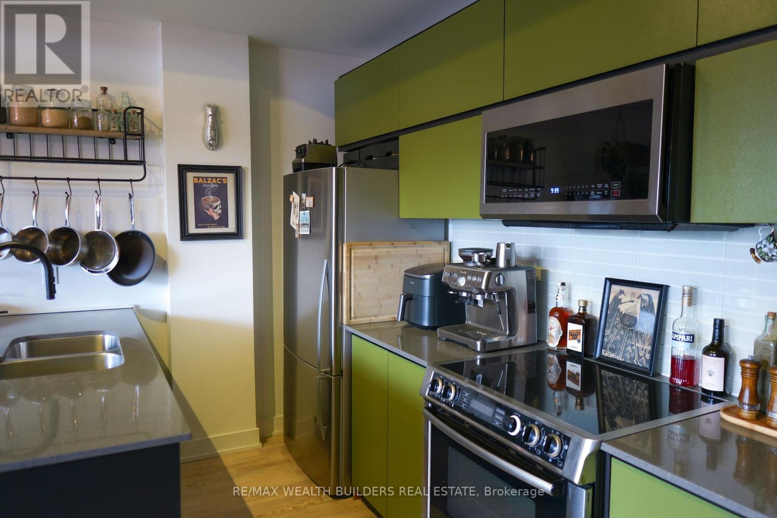 #210 152 ANNETTE STREET - 17