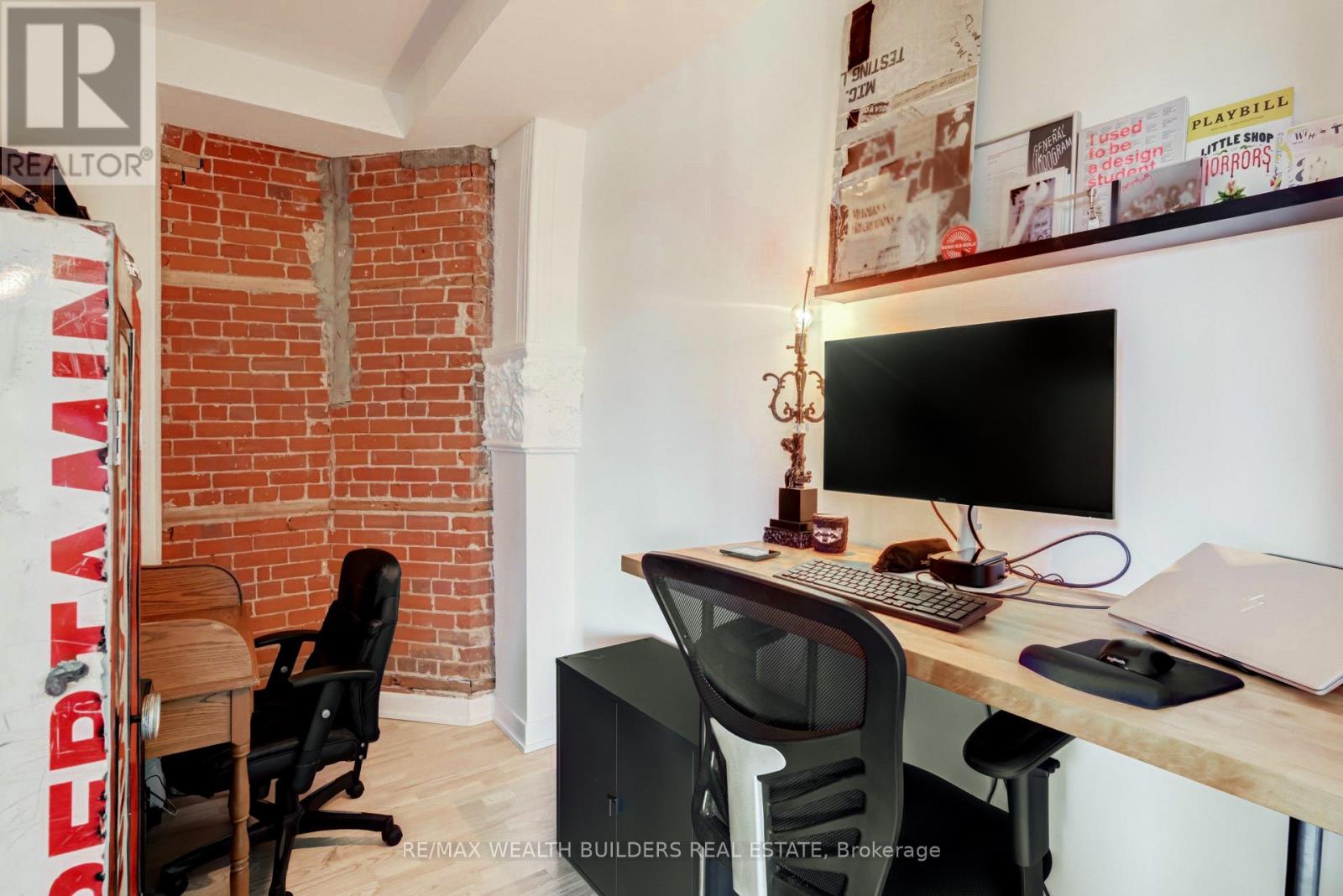 #210 152 ANNETTE STREET - 24