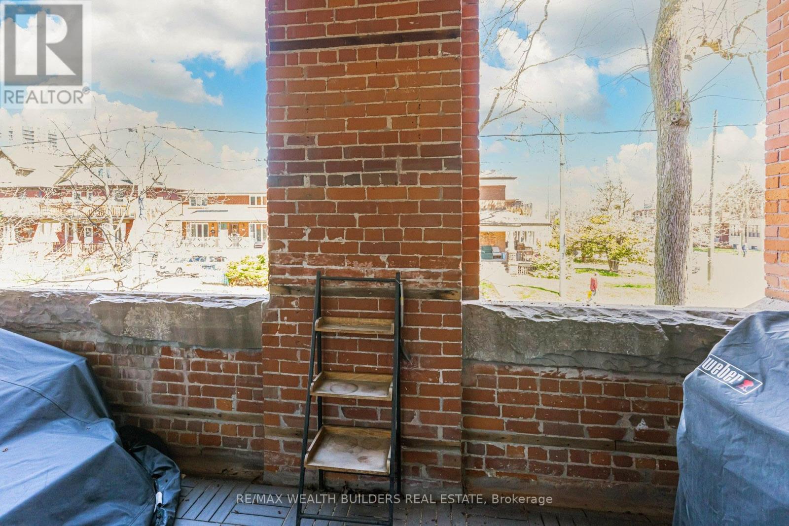 #210 152 ANNETTE STREET - 29