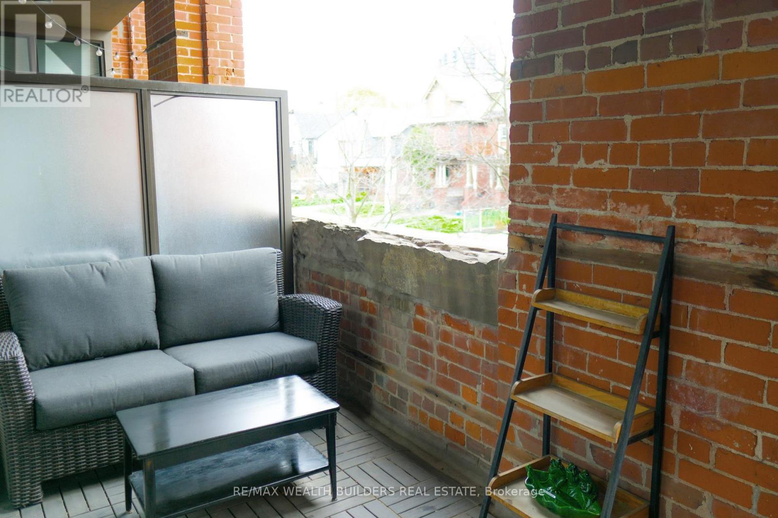 #210 152 ANNETTE STREET - 32