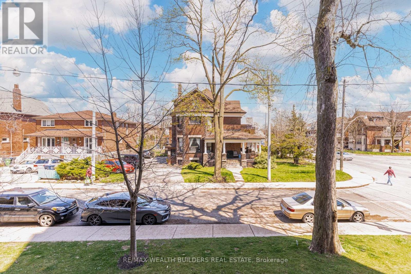 #210 152 ANNETTE STREET - 34