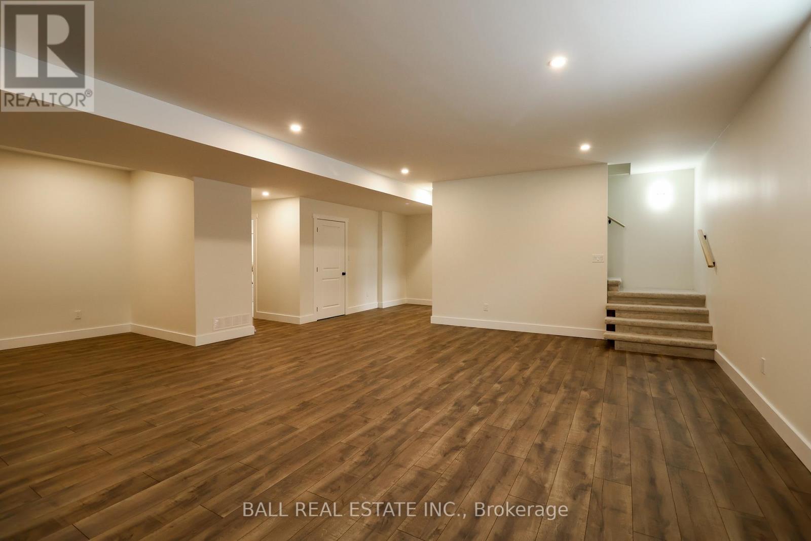 9 WILLIAMS DRIVE - 32