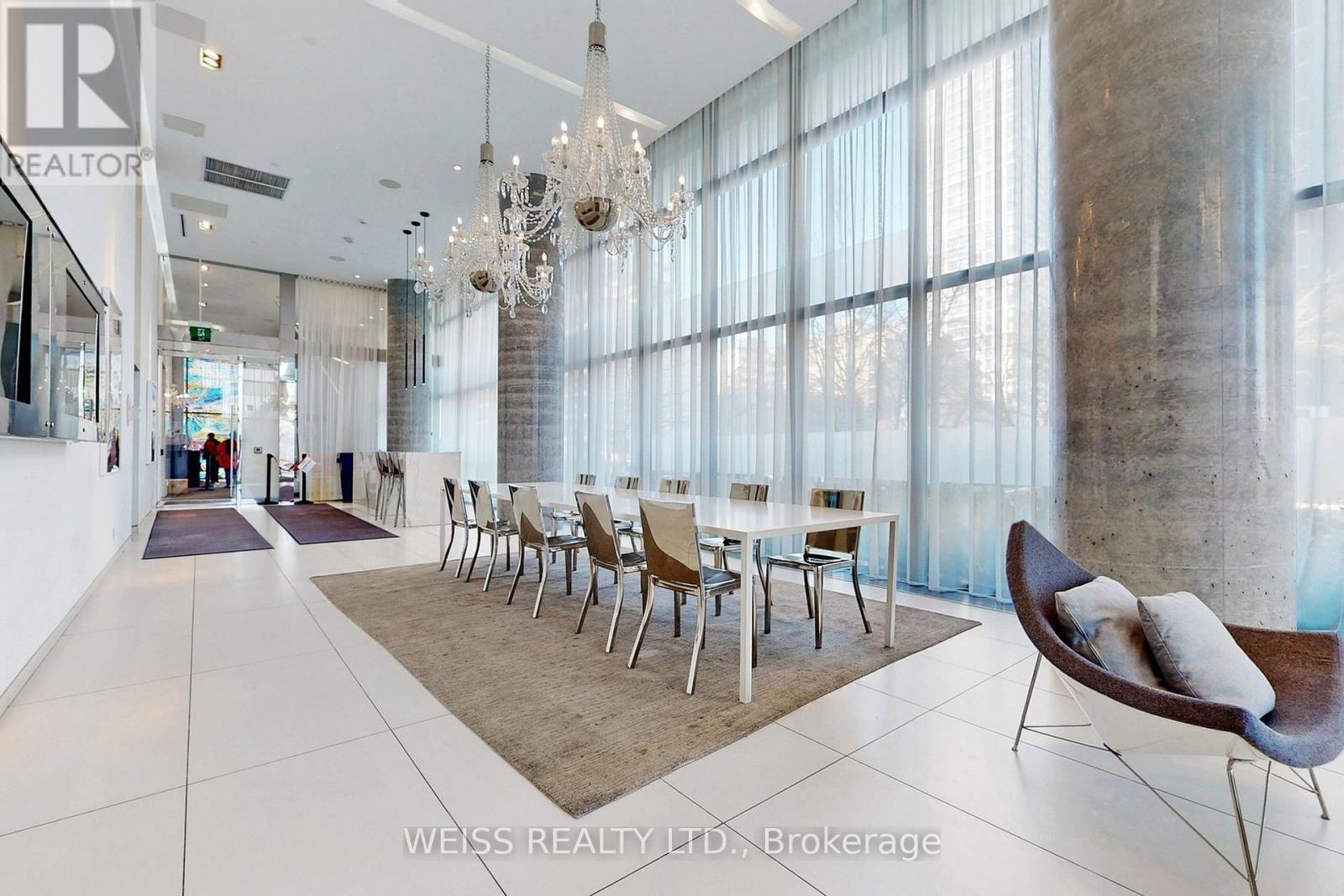 #520 185 ROEHAMPTON AVENUE - 13