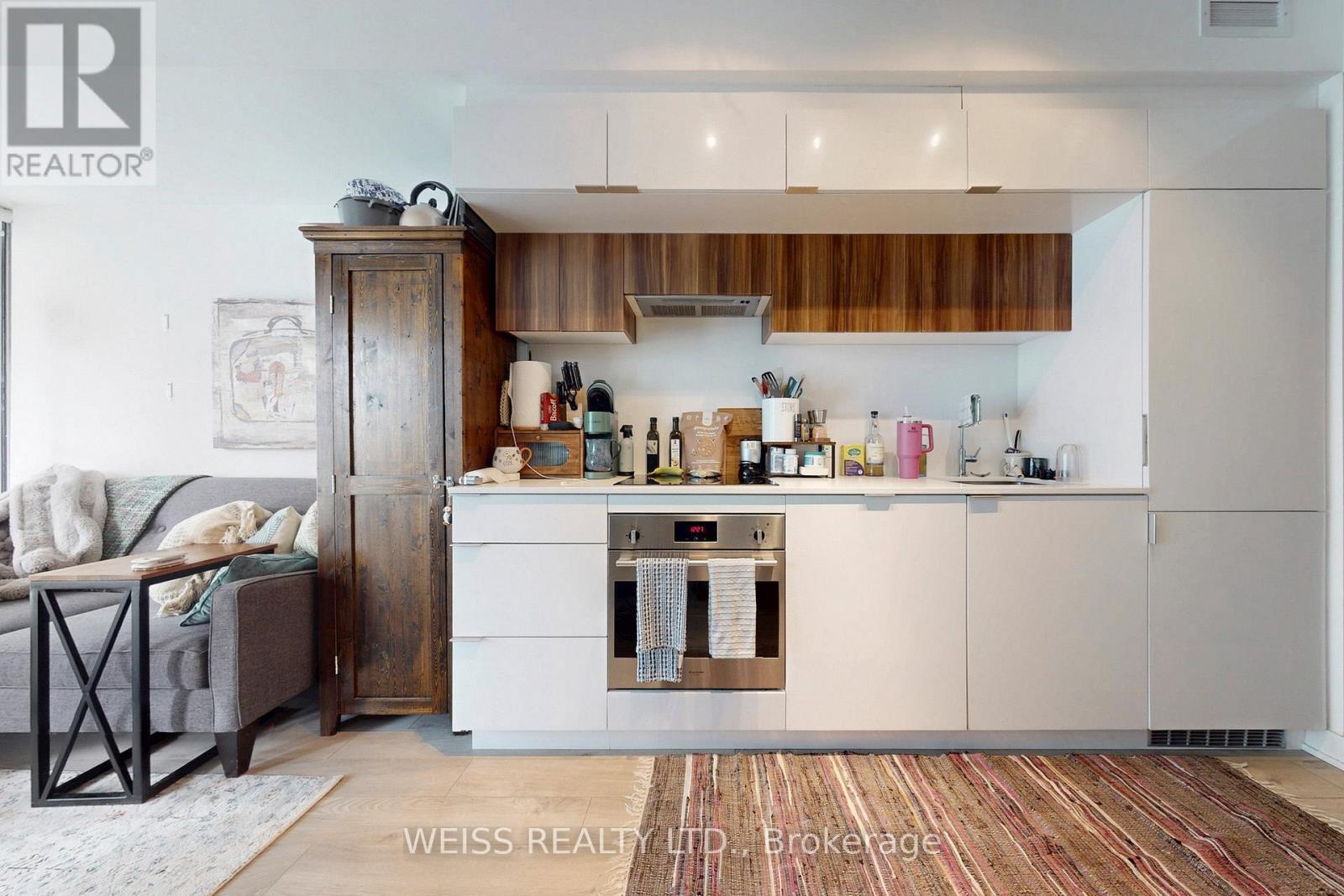#520 185 ROEHAMPTON AVENUE - 23
