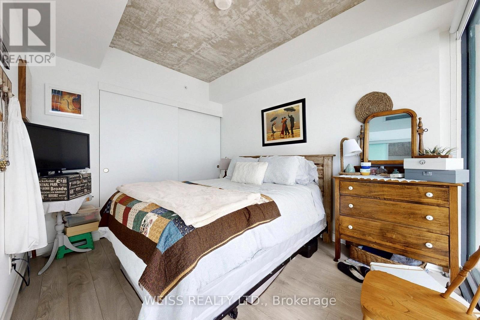 #520 185 ROEHAMPTON AVENUE - 24