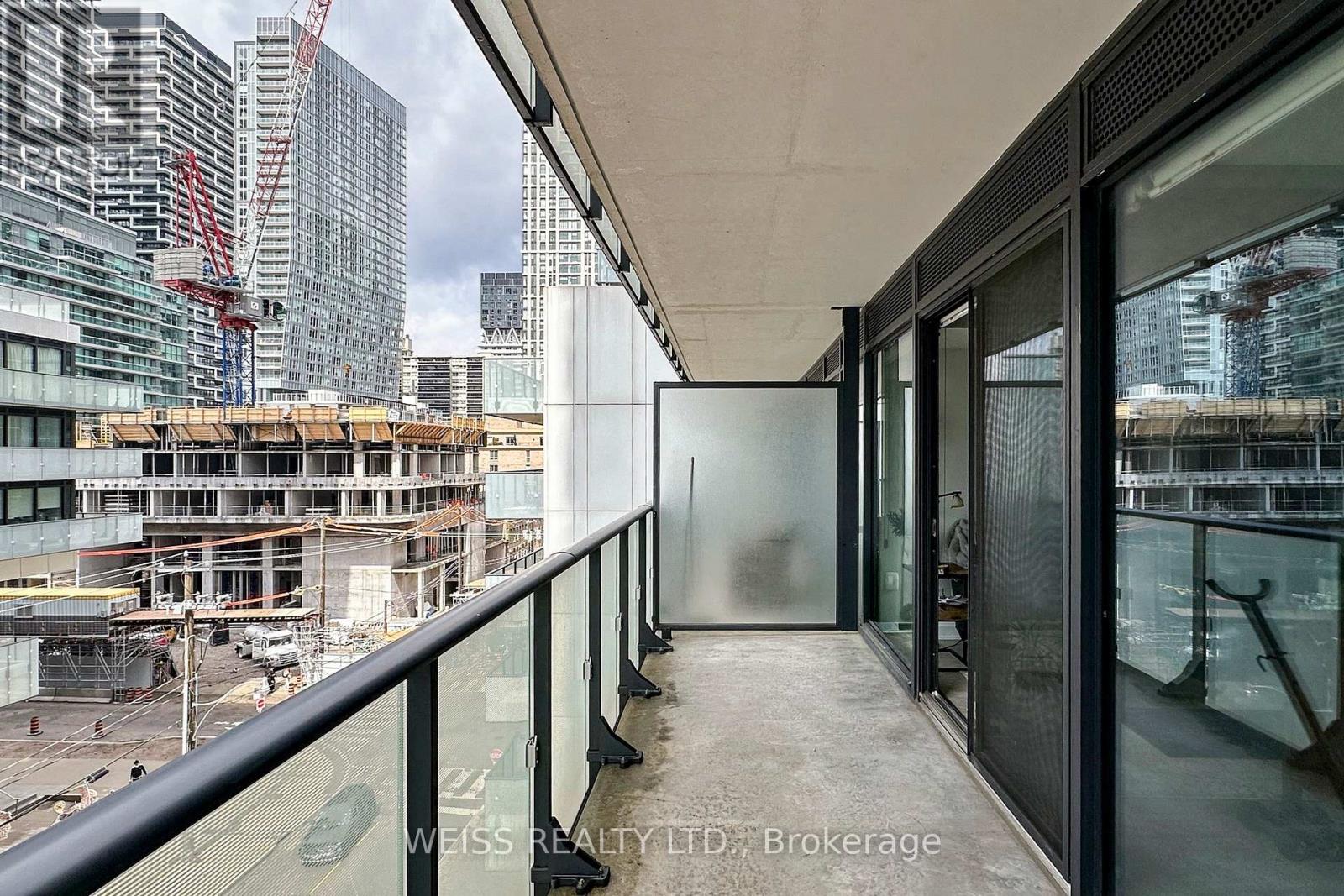 #520 185 ROEHAMPTON AVENUE - 37