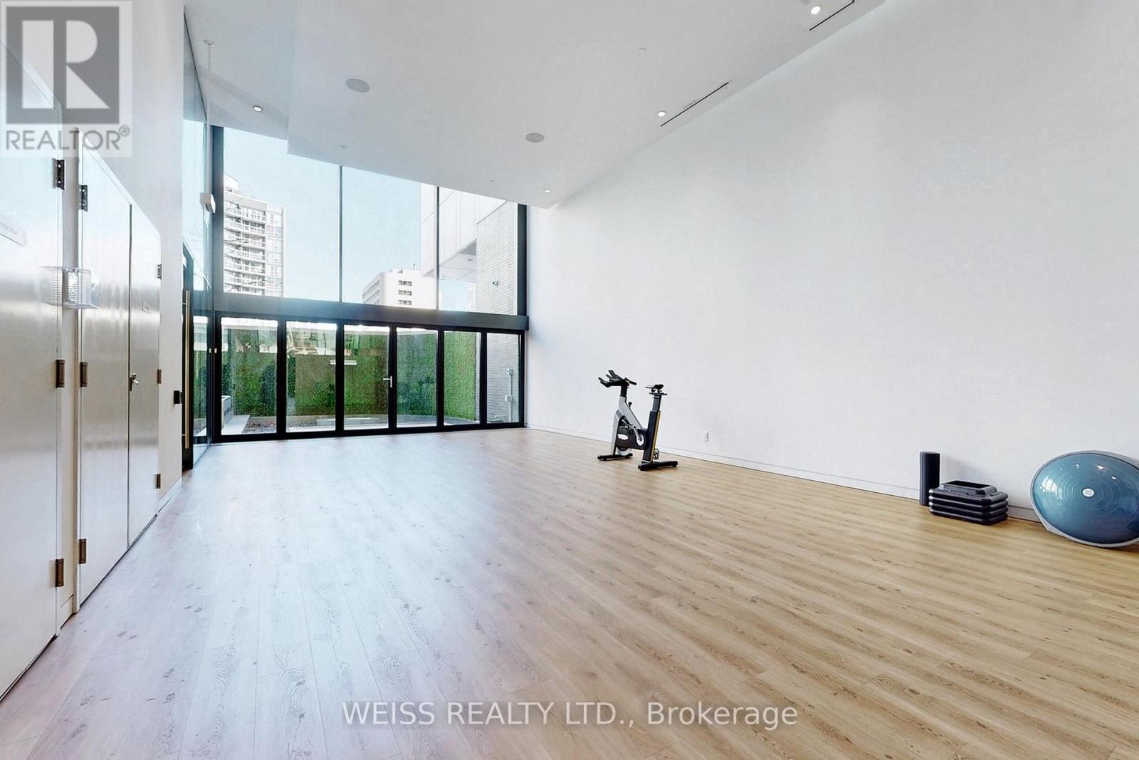 #520 185 ROEHAMPTON AVENUE - 41