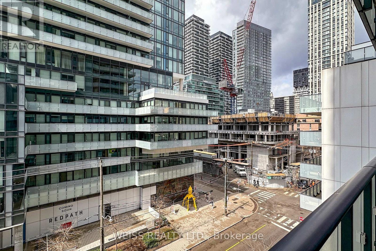 #520 185 ROEHAMPTON AVENUE - 38