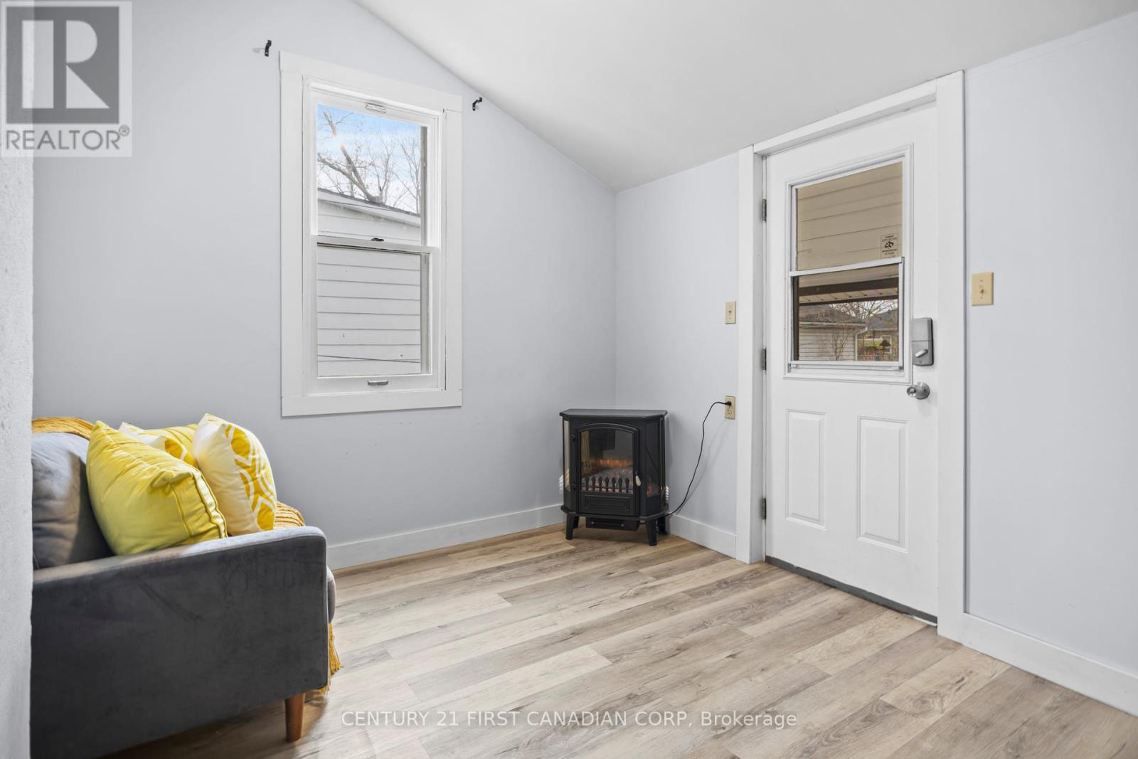 401 SALISBURY STREET - 17