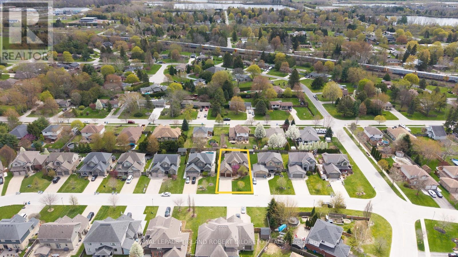 56 FIELDSTONE CRESCENT S - 4