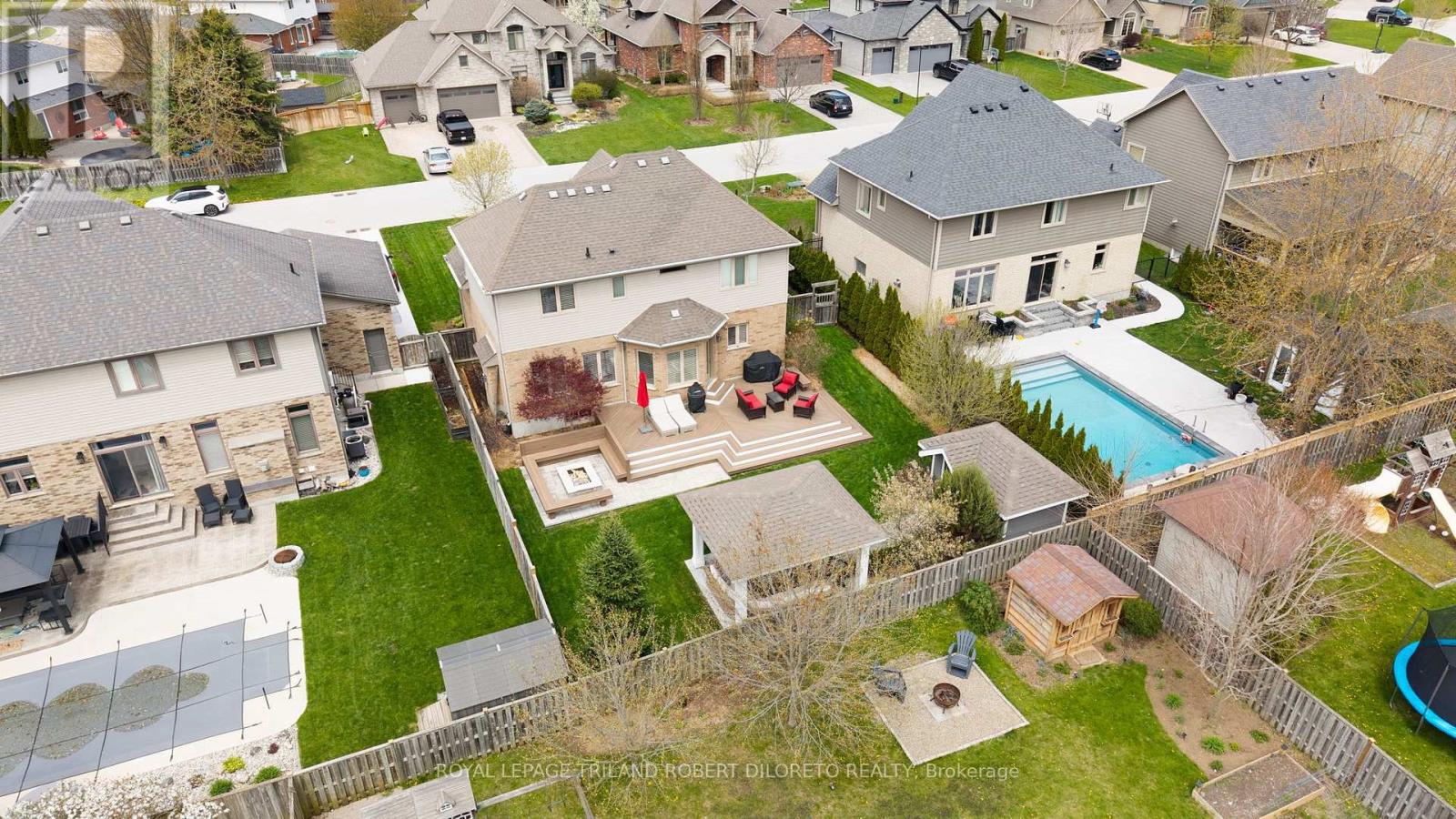 56 FIELDSTONE CRESCENT S - 41