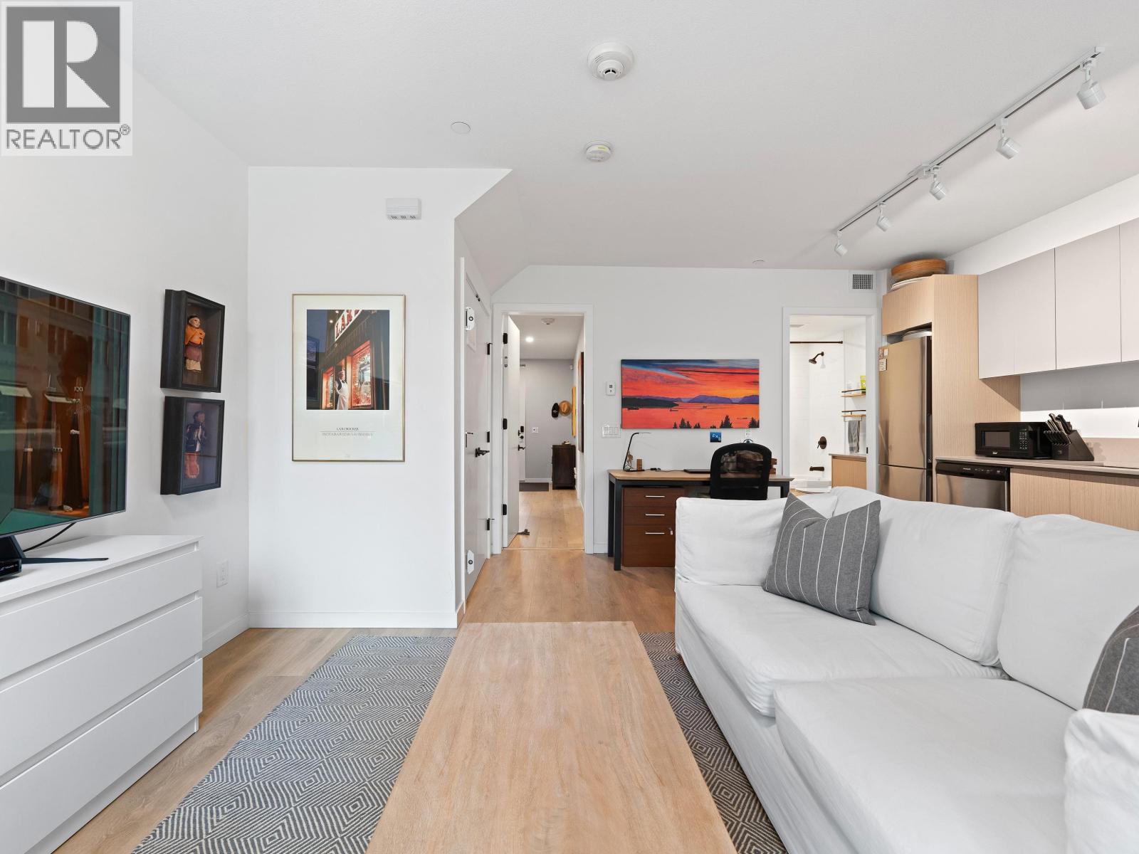 31 528 E 2ND STREET, North Vancouver