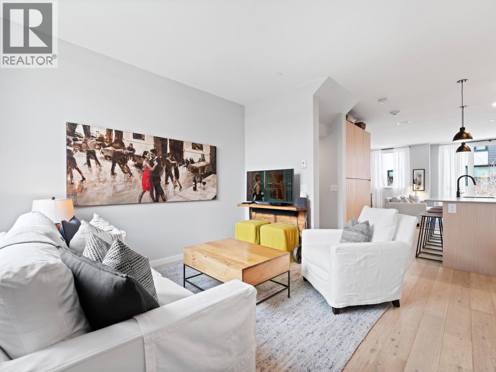 31 528 E 2ND STREET, North Vancouver