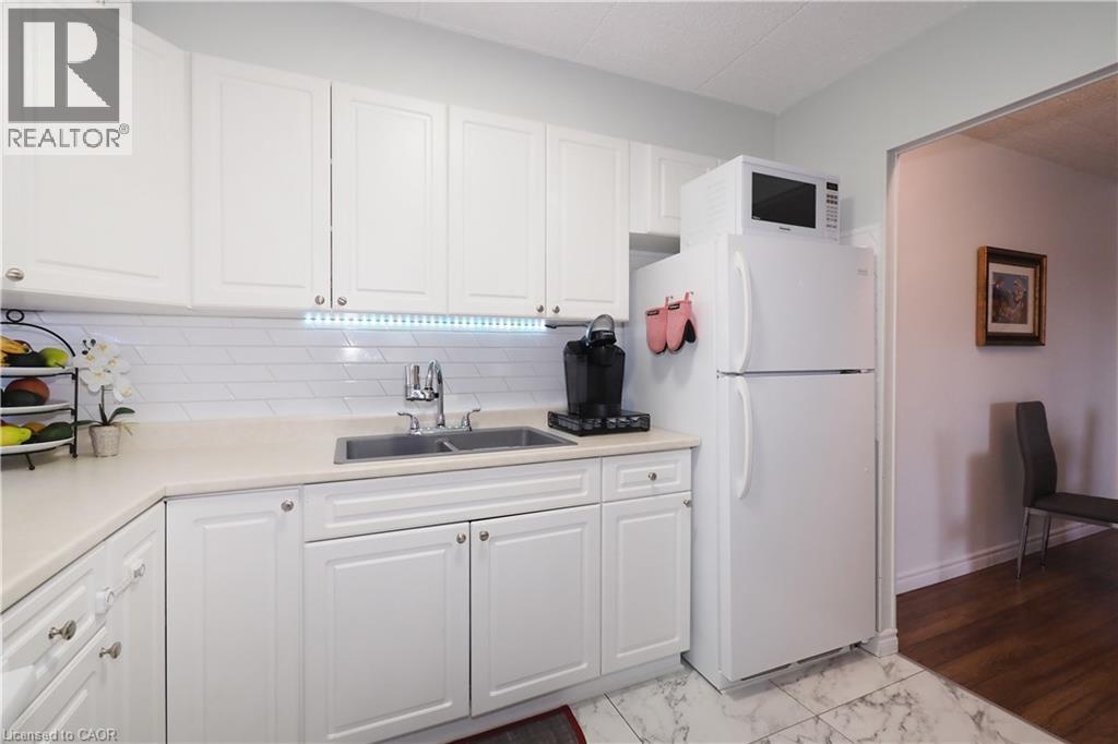 6 WALTON Avenue Unit# 206, Kitchener, Ontario, N2C2B5 — Photo 17