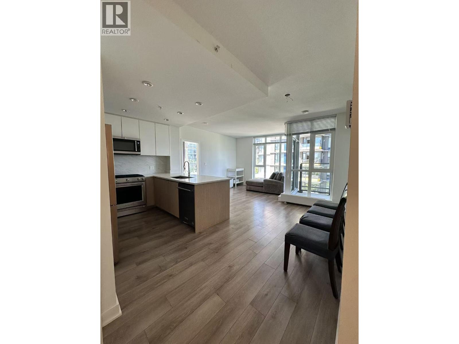 404 8940 UNIVERSITY CRESCENT