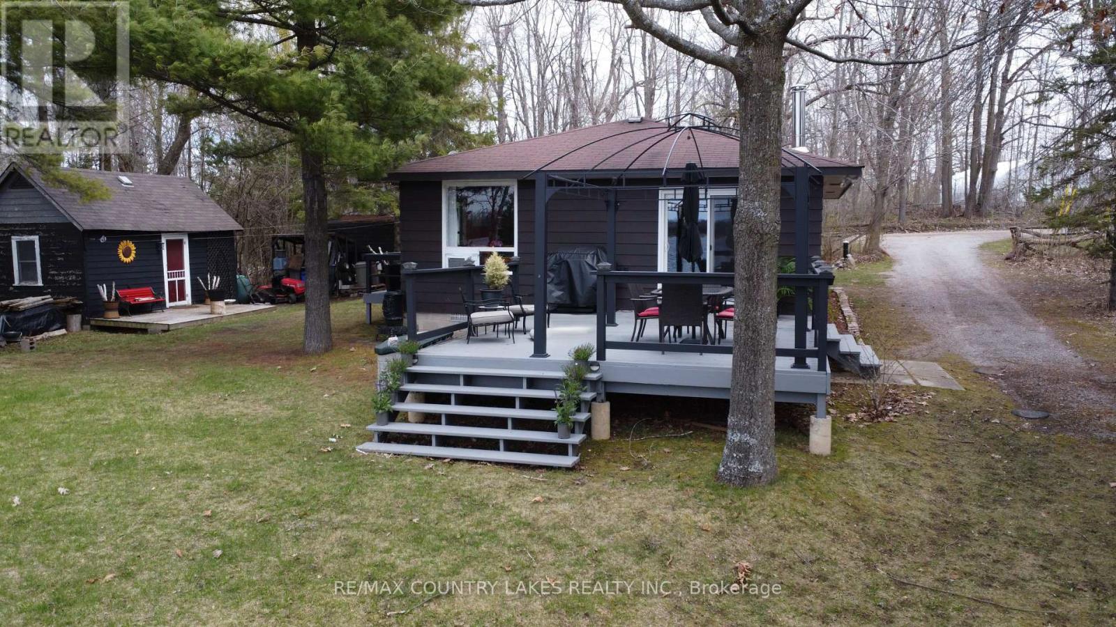 31 HILLCREST AVENUE - 23