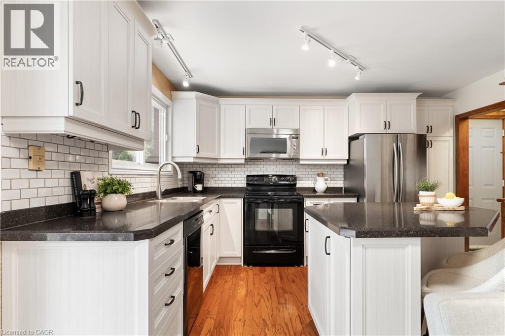 24 GRAND HILL Drive, Kitchener, Ontario, N2P2E4 — Photo 11