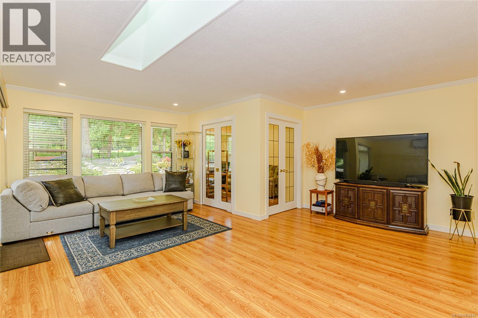 3556 Arbutus Dr S - 10