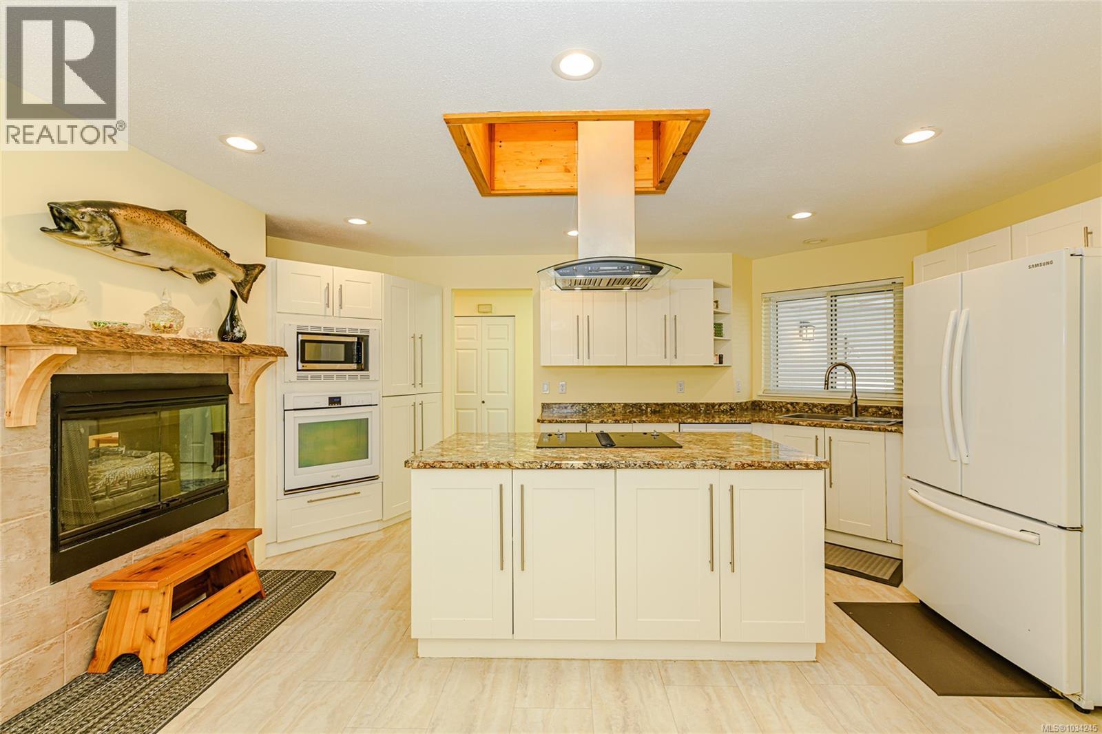 3556 Arbutus Dr S - 11