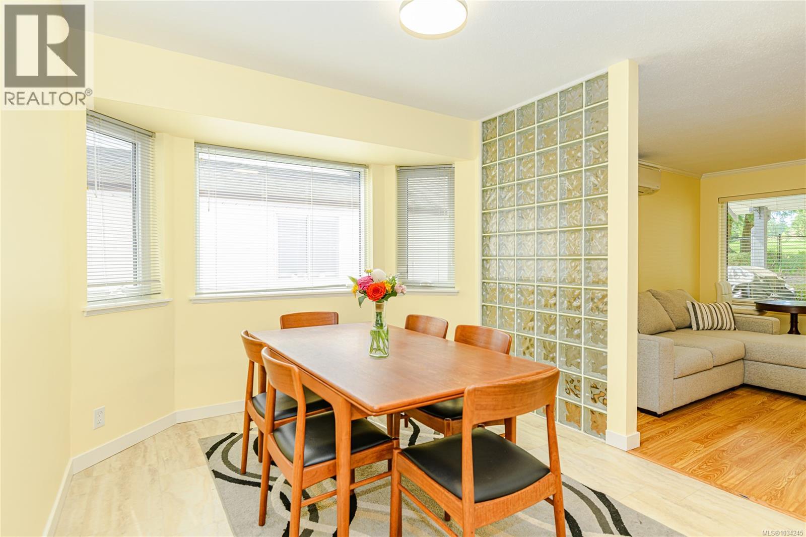 3556 Arbutus Dr S - 13