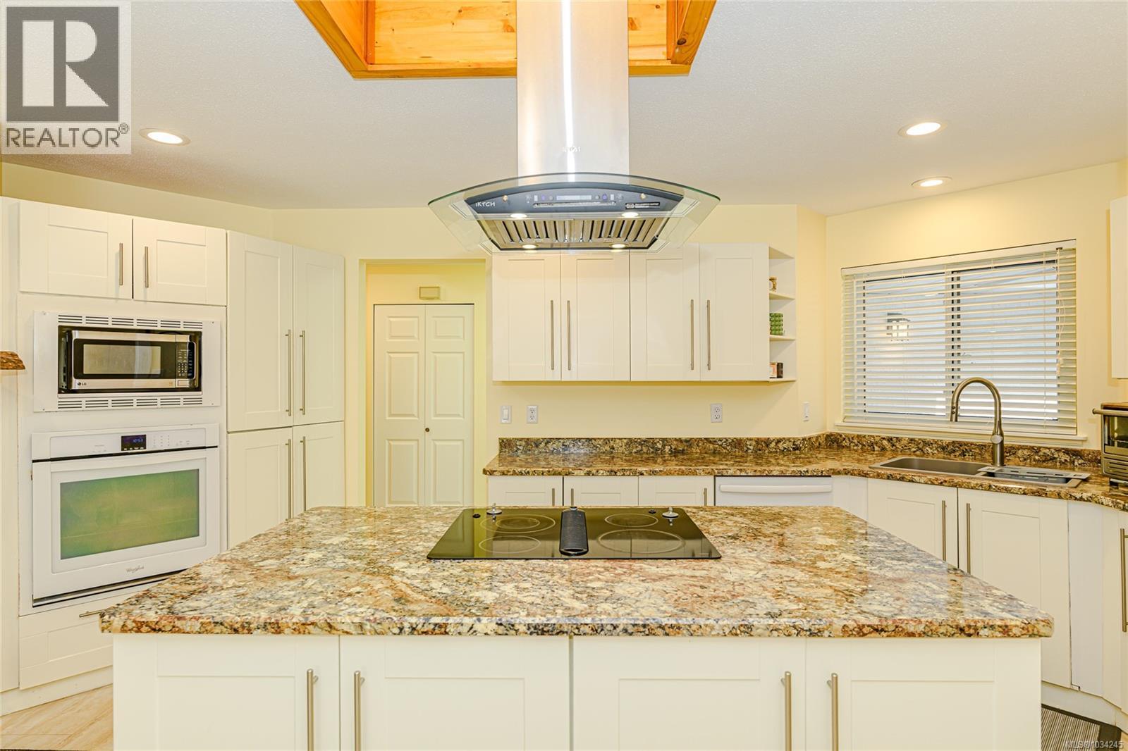3556 Arbutus Dr S - 16