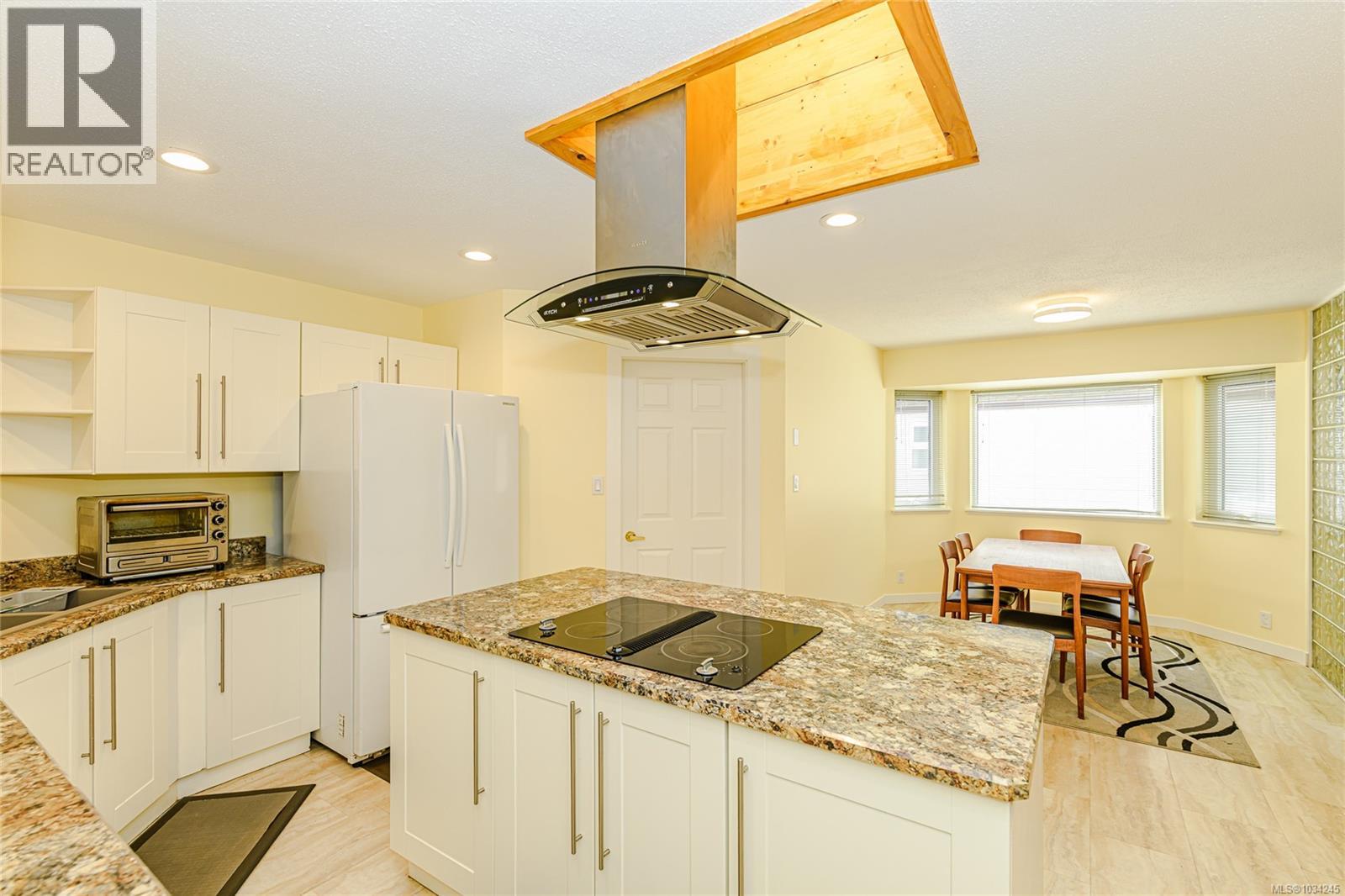 3556 Arbutus Dr S - 18