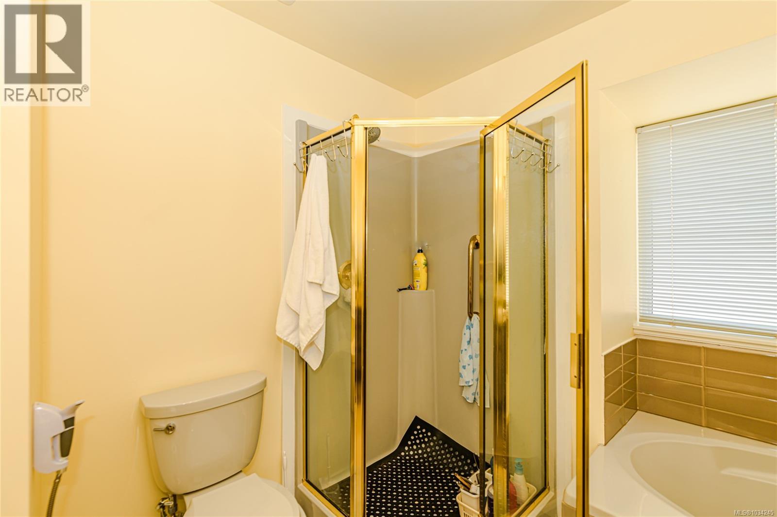 3556 Arbutus Dr S - 22