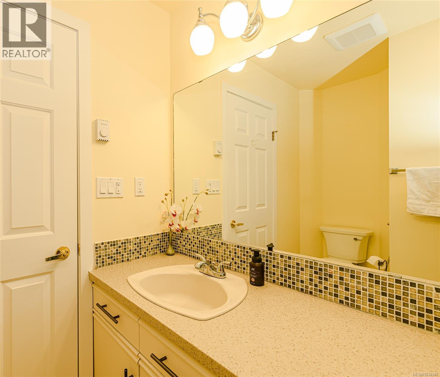 3556 Arbutus Dr S - 25
