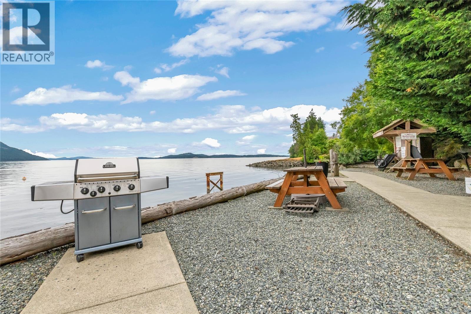 3556 Arbutus Dr S - 33