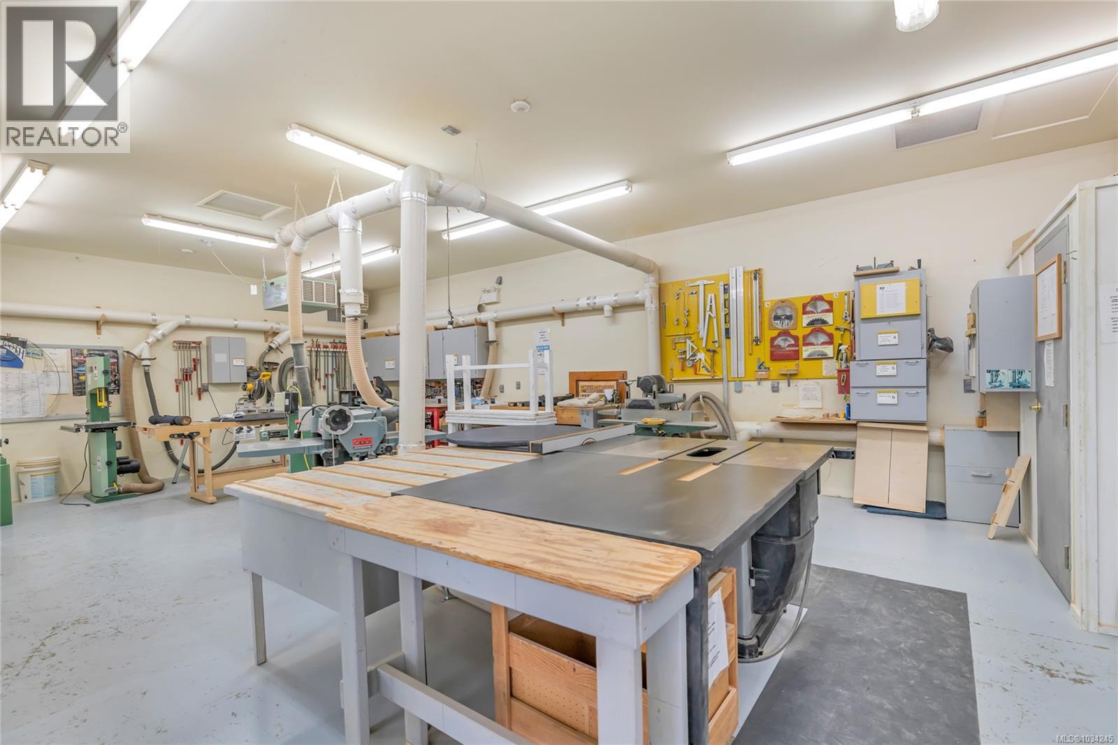 3556 Arbutus Dr S - 34