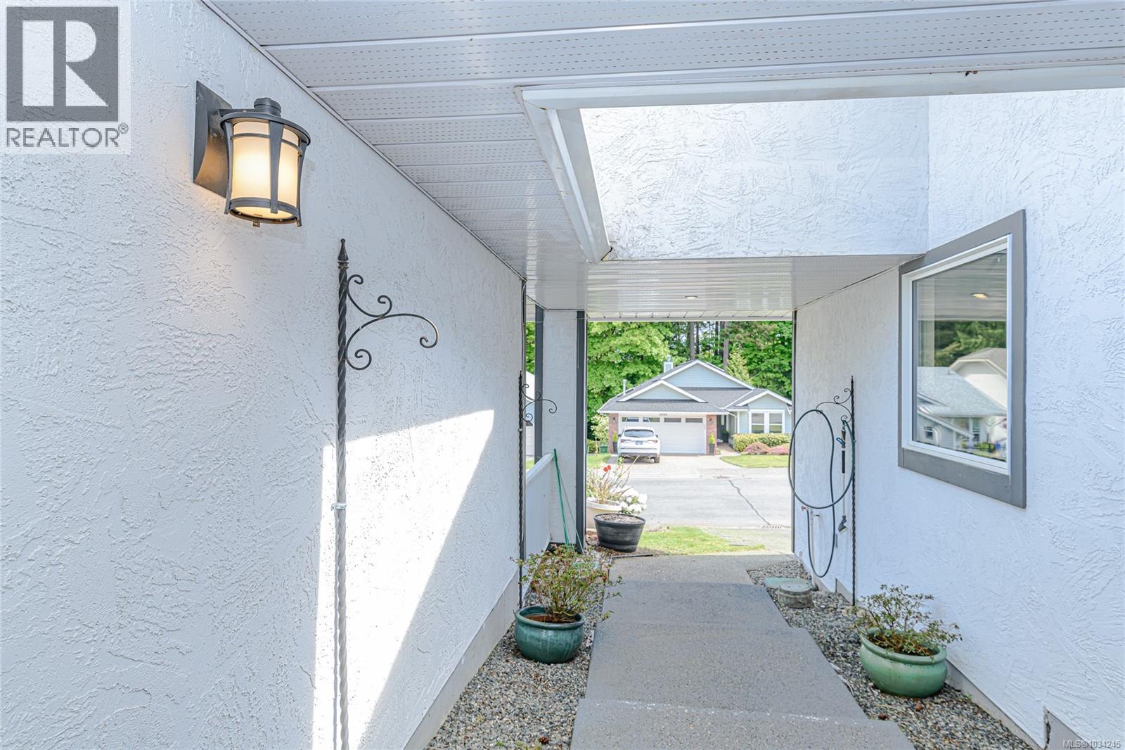 3556 Arbutus Dr S - 5