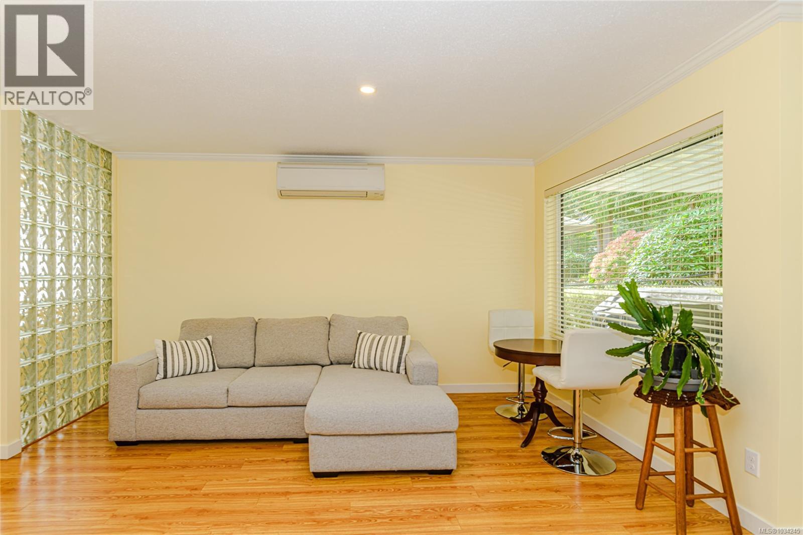 3556 Arbutus Dr S - 7