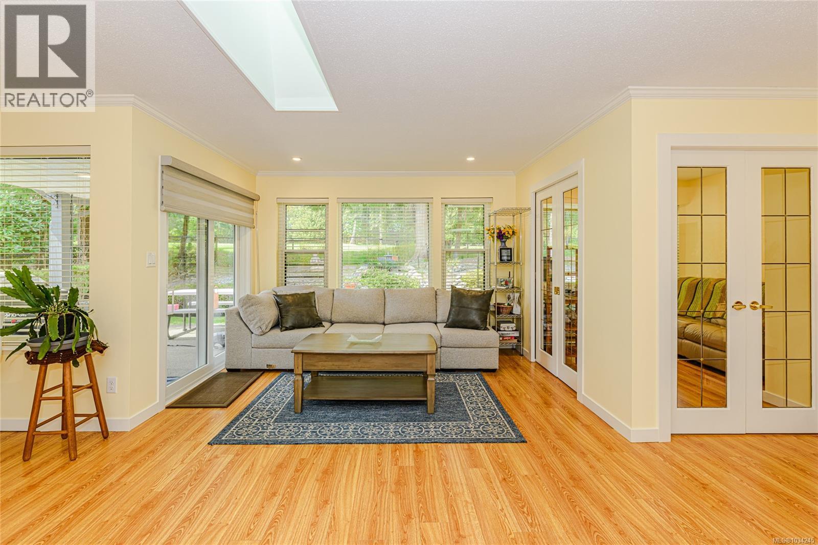 3556 Arbutus Dr S - 8