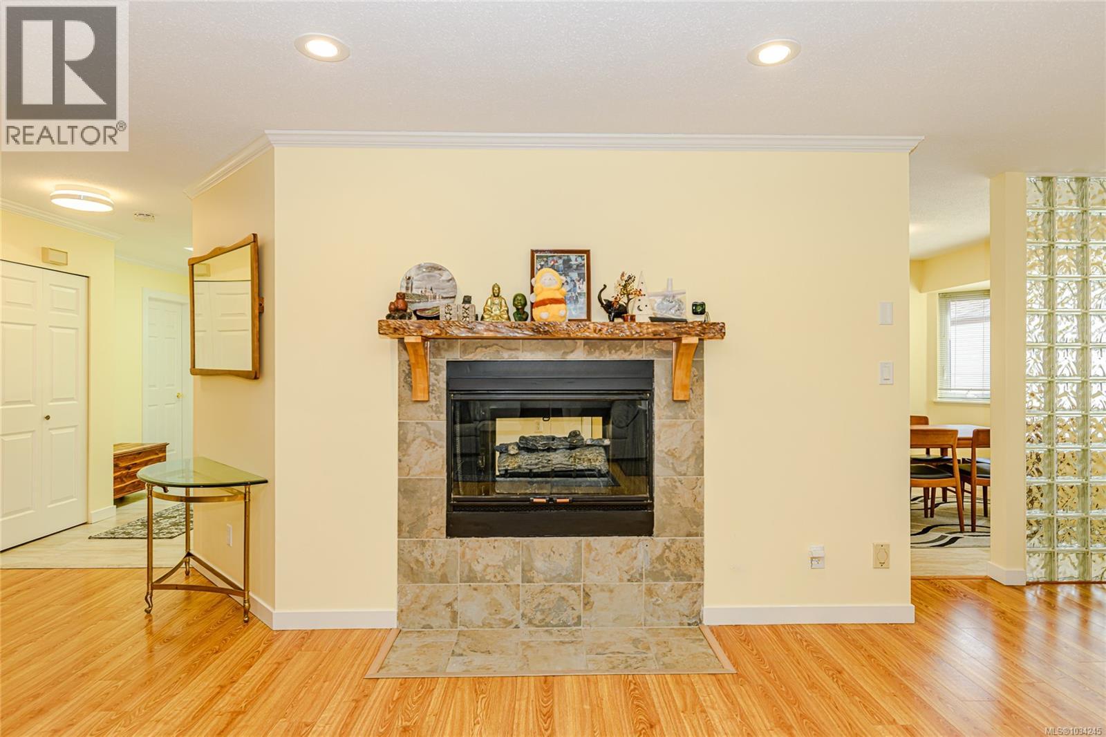 3556 Arbutus Dr S - 9