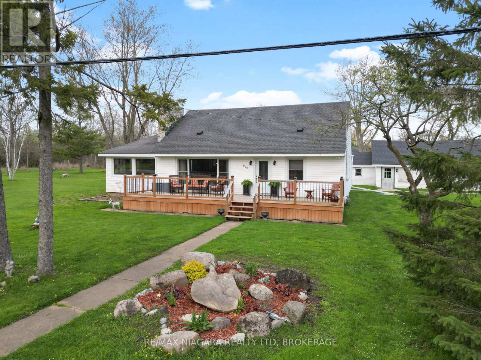 914 OAKHILL BOULEVARD E - 1