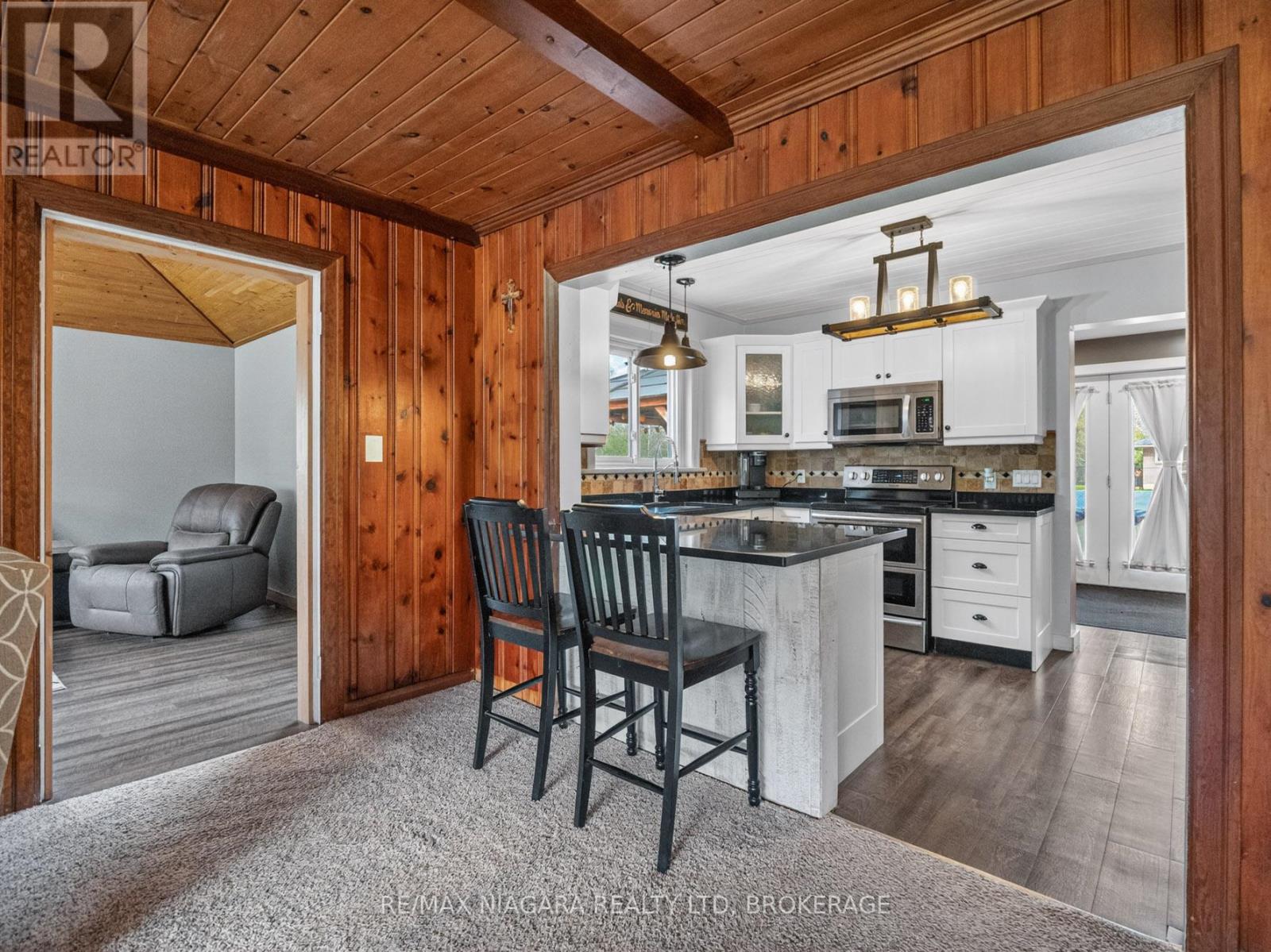 914 OAKHILL BOULEVARD E - 15