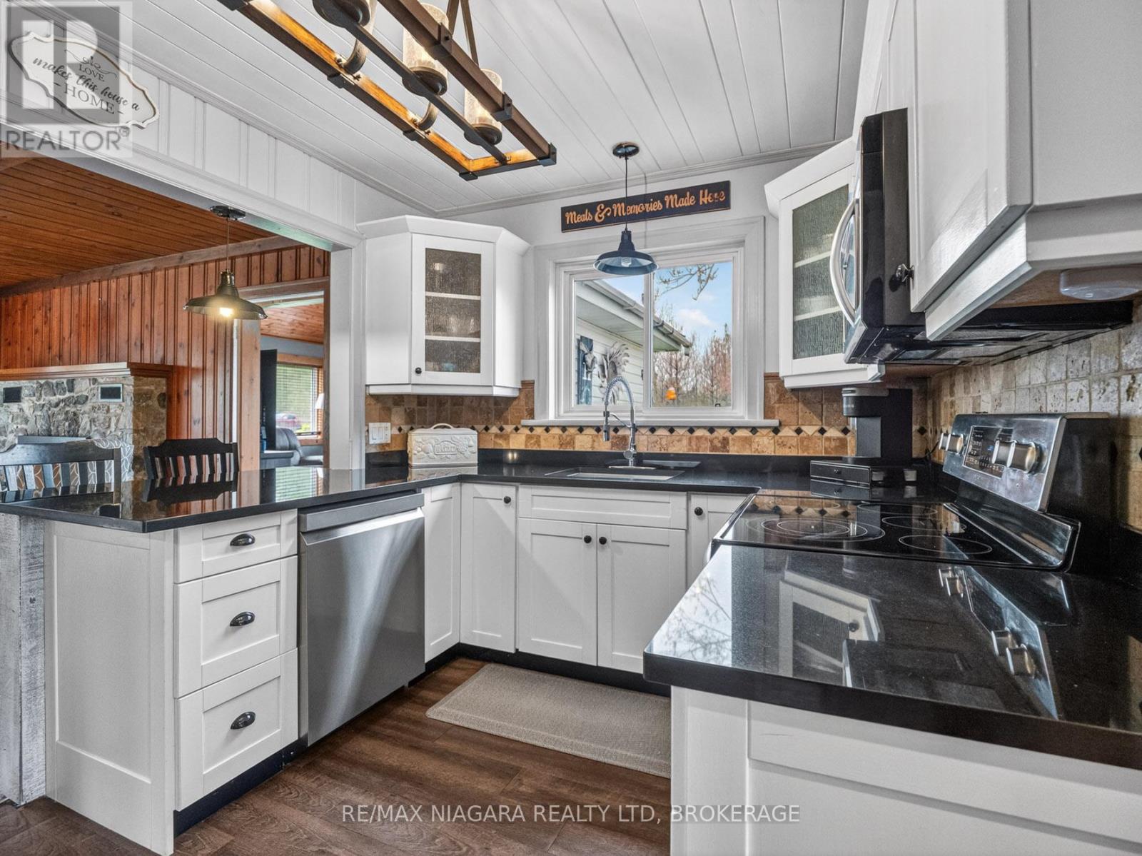 914 OAKHILL BOULEVARD E - 16