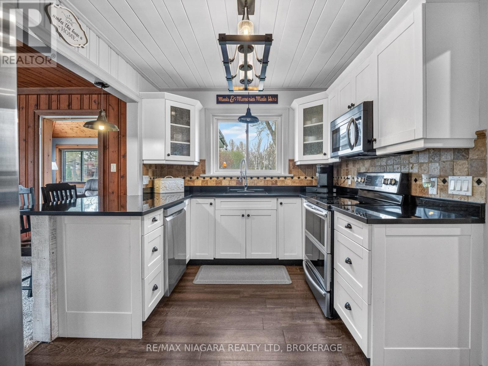 914 OAKHILL BOULEVARD E - 18