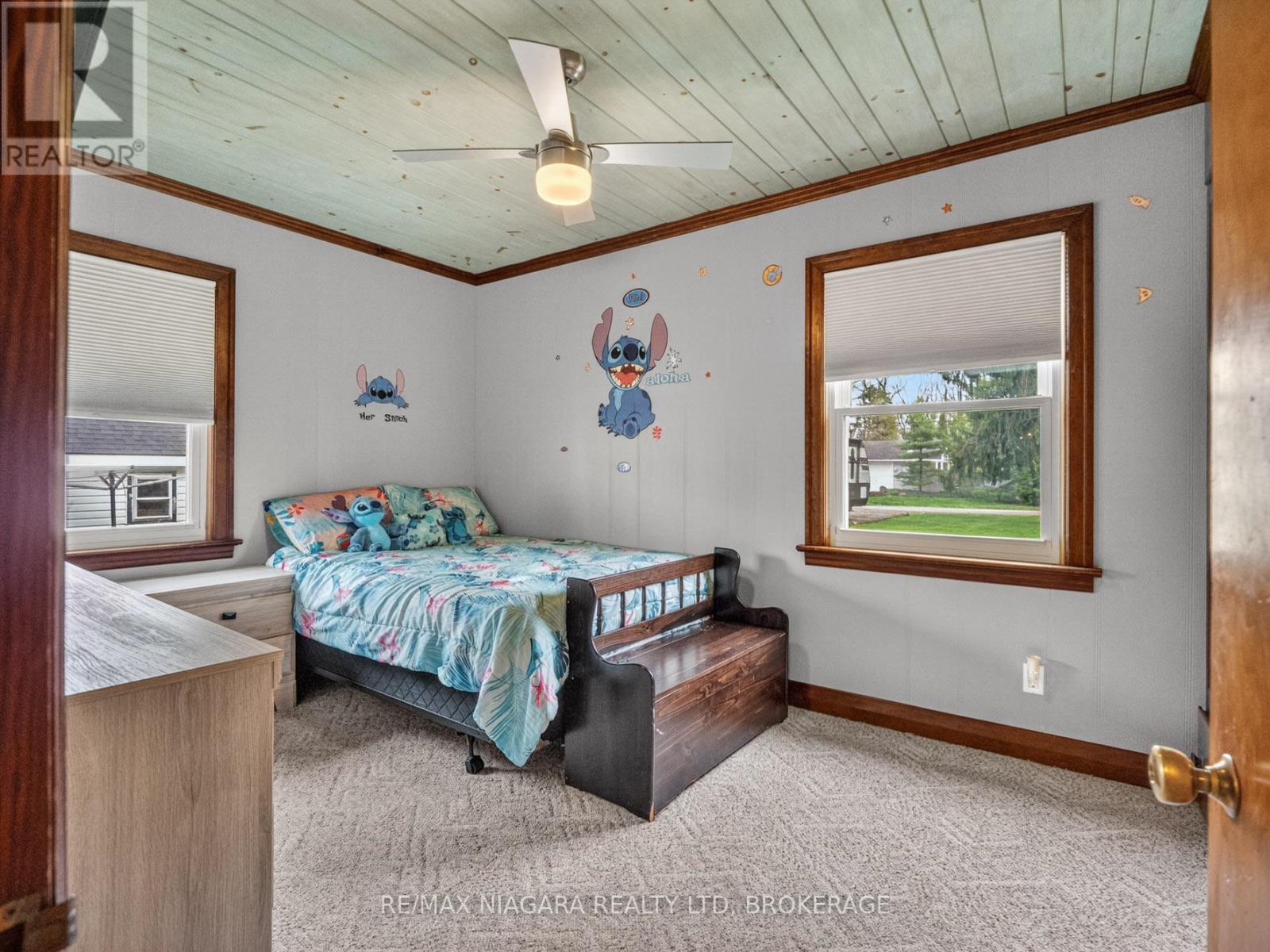 914 OAKHILL BOULEVARD E - 24
