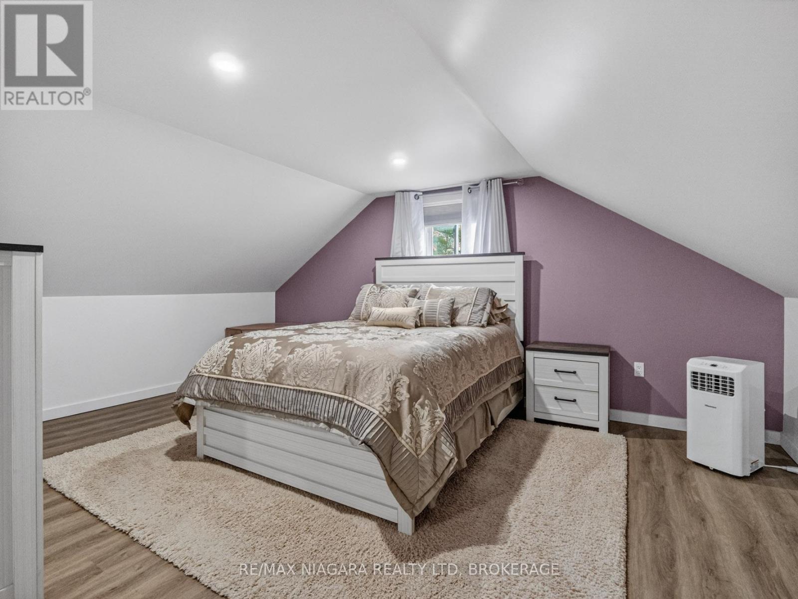 914 OAKHILL BOULEVARD E - 29