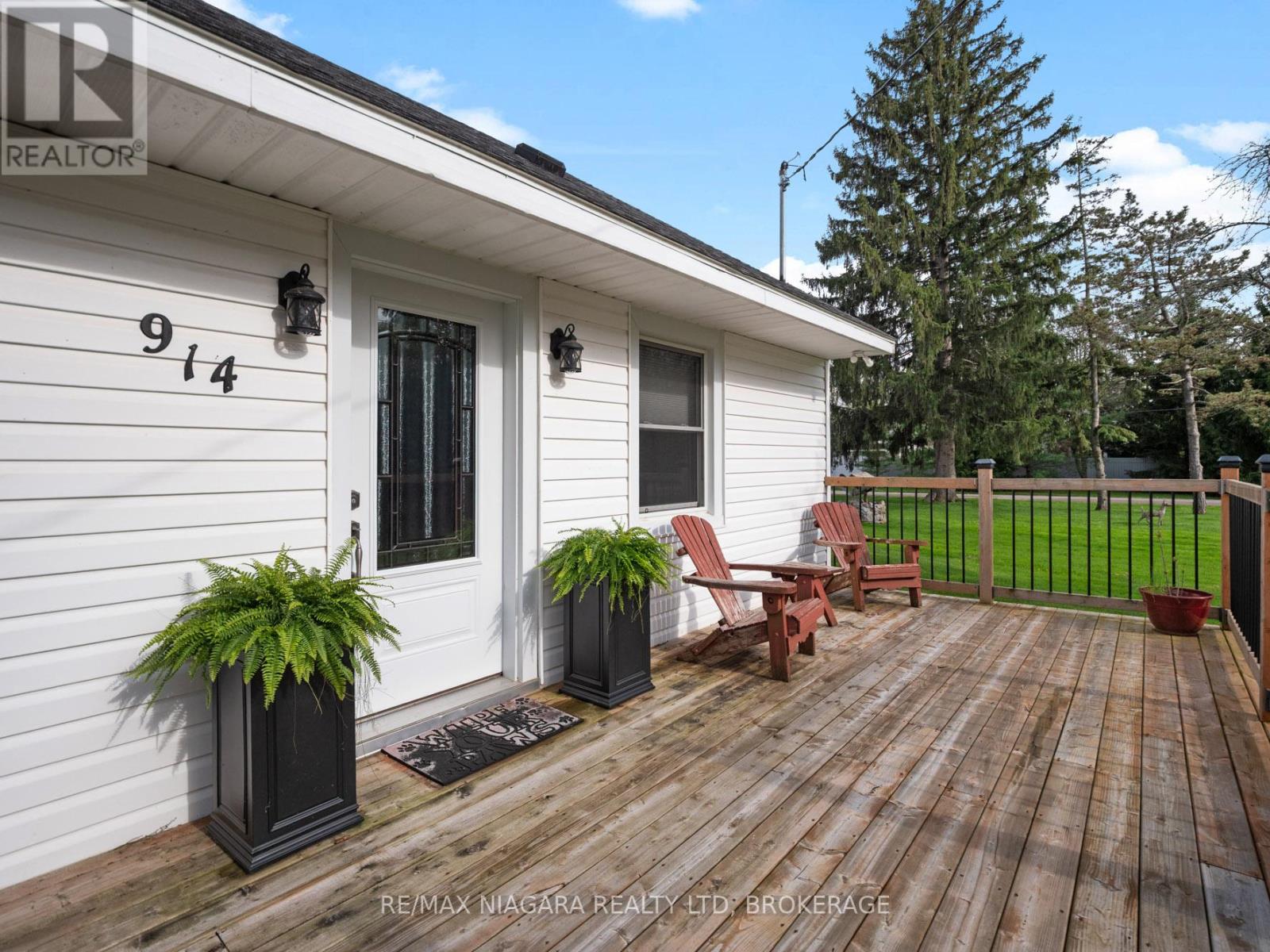 914 OAKHILL BOULEVARD E - 3